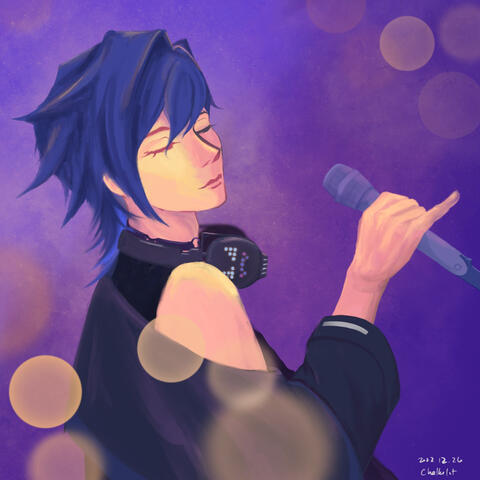 Yugo, eyes slightly open, looks towards the mic in their right hand. They hold the mic with an outstretched pinky. A stylistic flourish, or an unspoken promise?